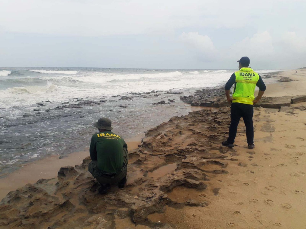 LIMPEZA AMBIENTAL EM ÁREAS CONTAMINADAS POR ÓLEO